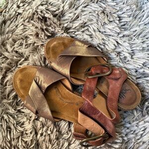 Sofft Metallic Leather Ankle Strap Crisscross Sandals 7.5M